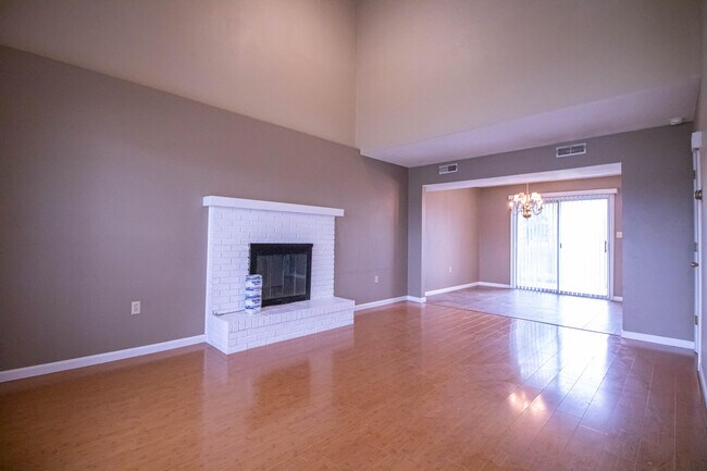 Foto del edificio - 532 W Southampton Dr