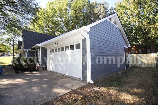 Foto del edificio - 6761 Blue Spruce Dr