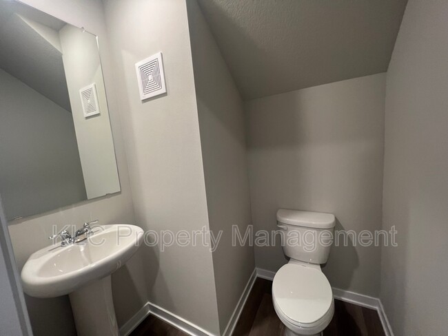 Building Photo - 4210 Mongoose Ln