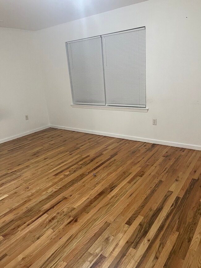 Foto del edificio - 613 S Park St