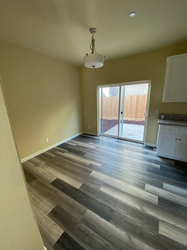 Foto del edificio - *Move in Special*