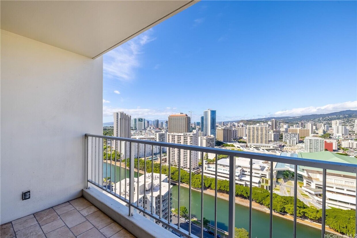 Foto principal - Fully Furnished Unit at Sought after Villa...