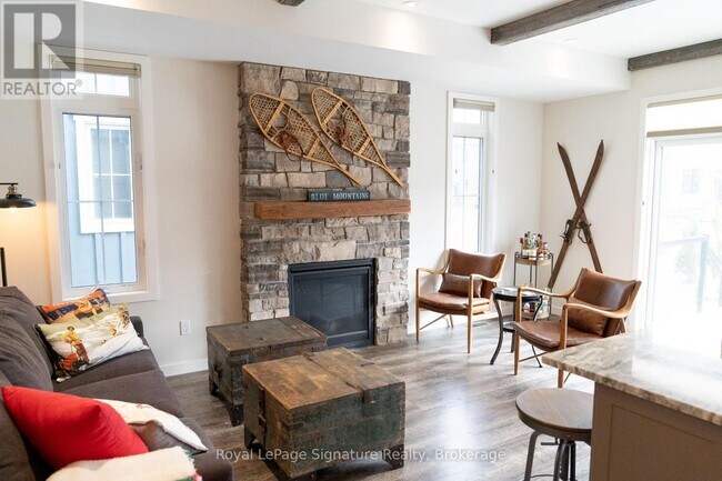 Photo du bâtiment - 345 Yellow Birch Cres