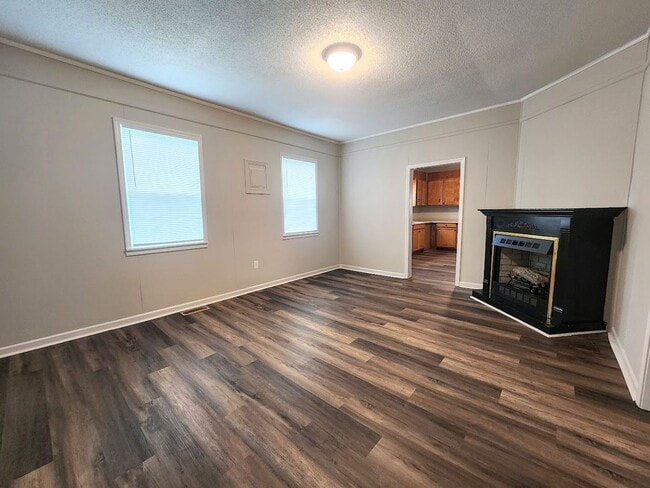 Building Photo - 2 Bedroom House Easley SC