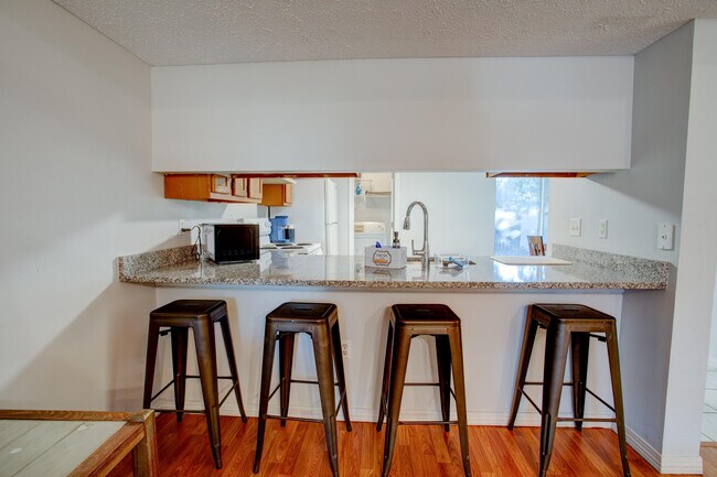Foto del edificio - 2400 Suwanee Ln