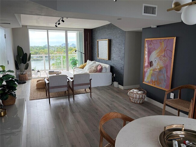 Building Photo - 5900 Collins Ave