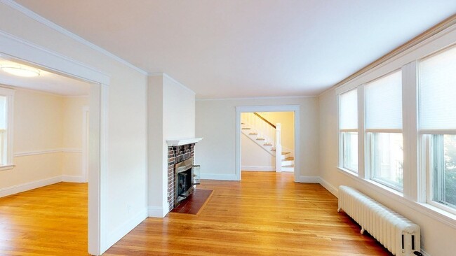 Building Photo - 562 Worcester St