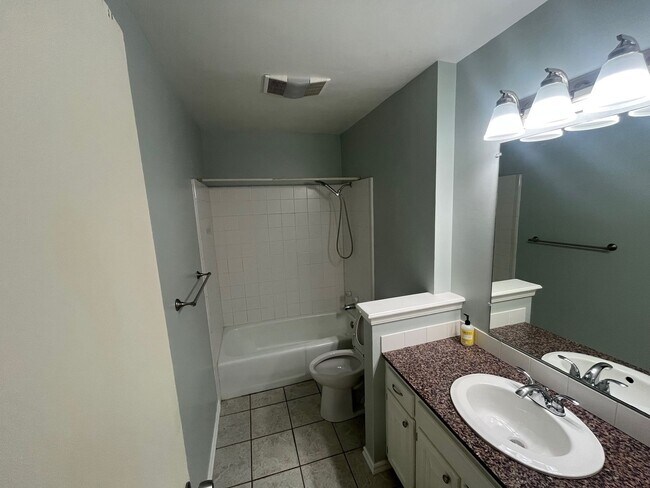 Foto del edificio - Charming 3-Bed, 2-Bath Home in South Tulsa