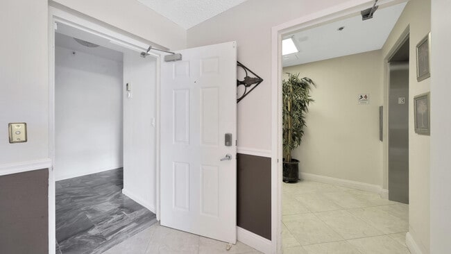 Building Photo - 17031 Boca Club Blvd