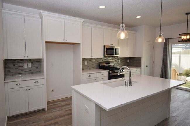 Building Photo - 12098 S Tower Arch Ln