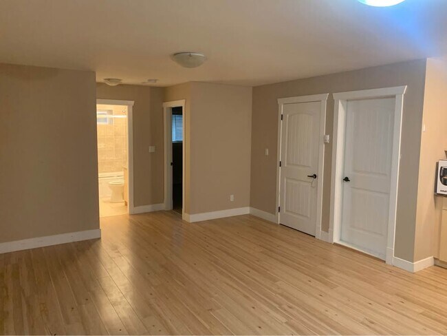 Photo du bâtiment - 7671-211B 211B Street