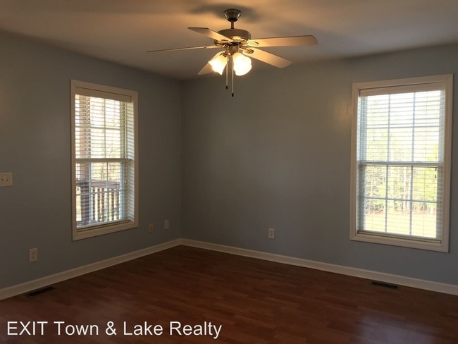 Building Photo - 3 br, 2 bath House - 74 Kingswood St.