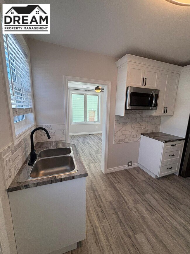 Building Photo - 210 Ross Ave