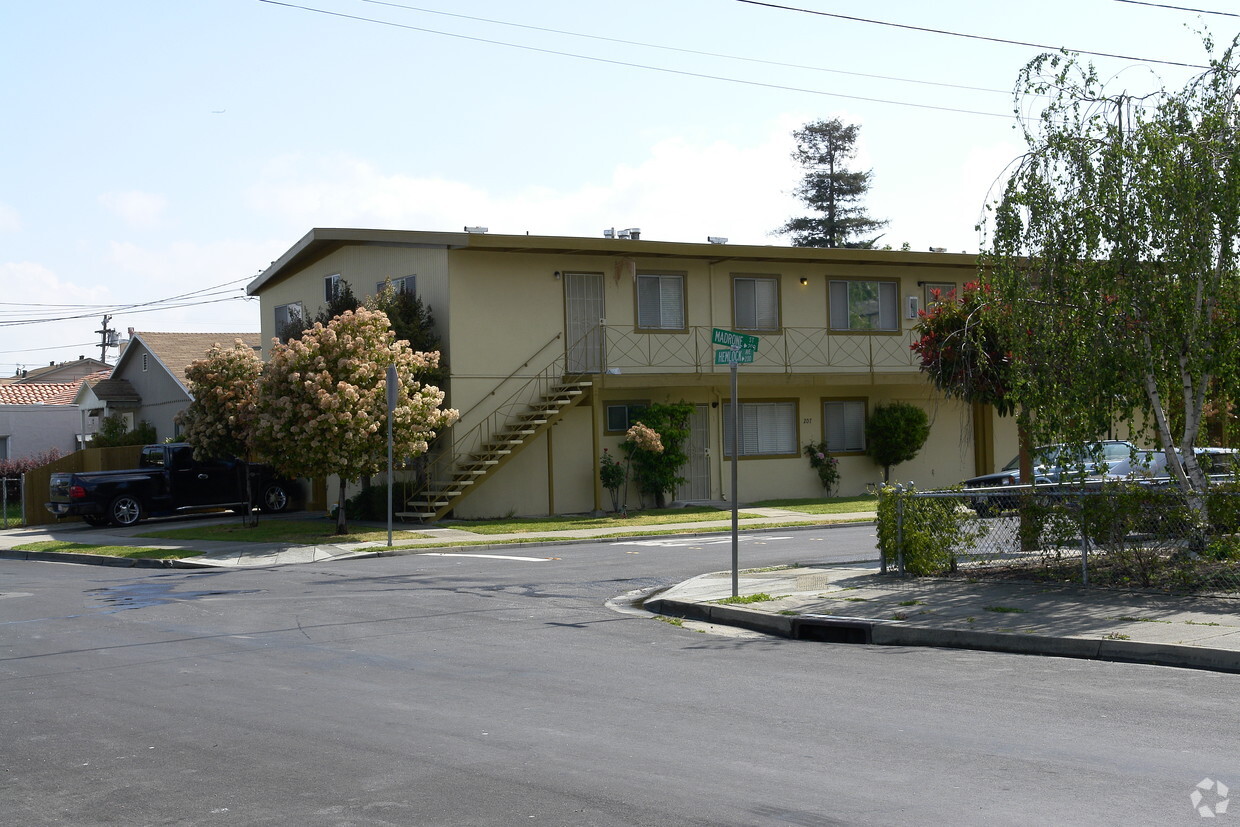 Primary Photo - 207 Madrone St