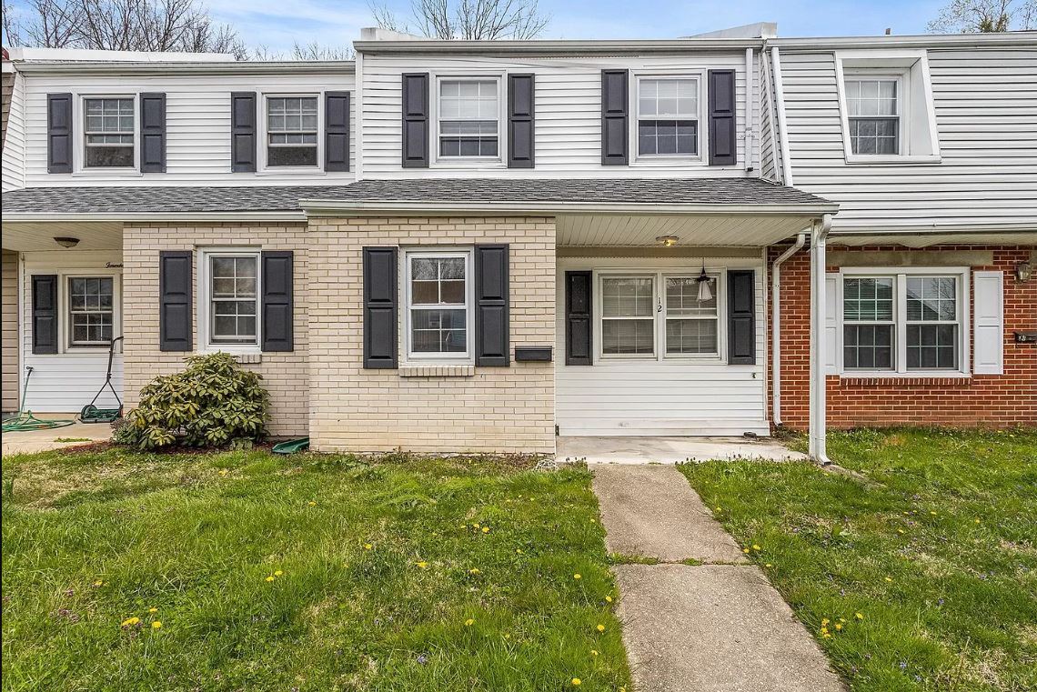 Primary Photo - 12 Ethan Allen Ct