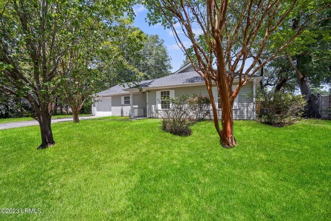 Building Photo - 7 Grandiflora Ln