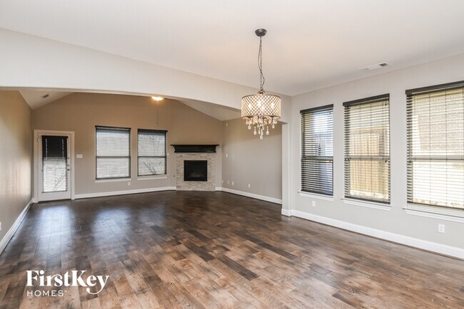 Foto del edificio - 272 Flower Ridge Dr