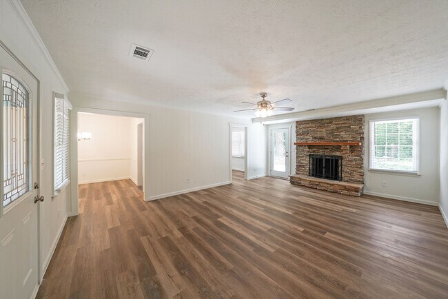 Building Photo - 5646 Meadowood Dr