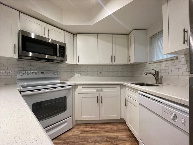 Building Photo - 8323 Lake Dr