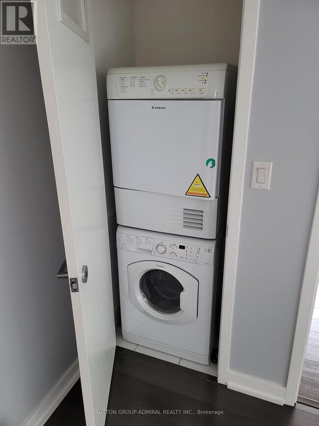 Photo du bâtiment - 21 Iceboat Terr