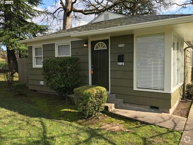 Building Photo - 2700 SW 123rd Ave