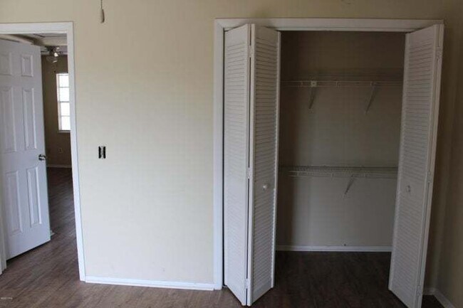 Building Photo - "Cozy 1-Bedroom Retreat in Panama City with Modern Comforts!"