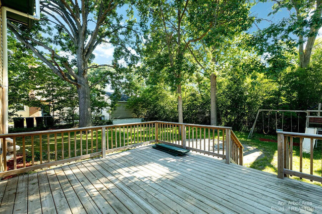 Building Photo - 610 Archwood Dr