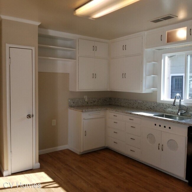 Building Photo - 3 br, 1.5 bath House - 820 W. Park St.
