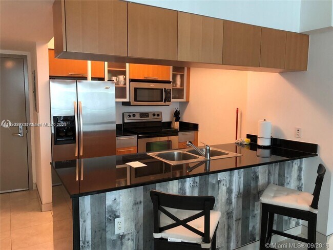 Foto del edificio - 1750 N Bayshore Dr