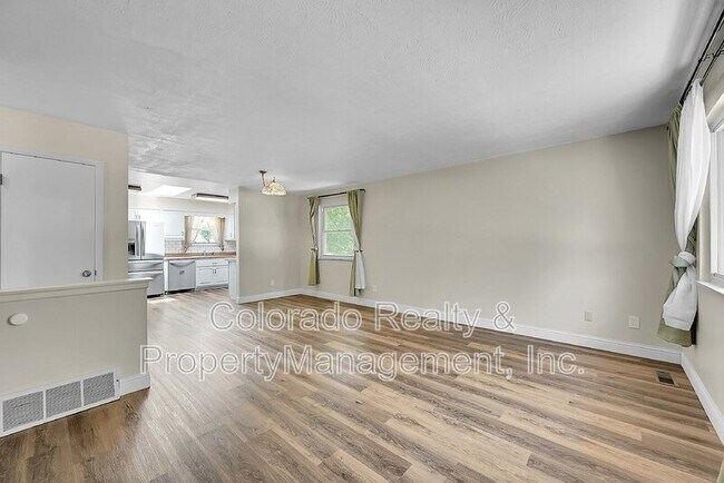 Building Photo - 1252 Cree Dr
