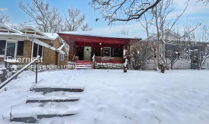 Foto principal - 2215 E Gregory Blvd