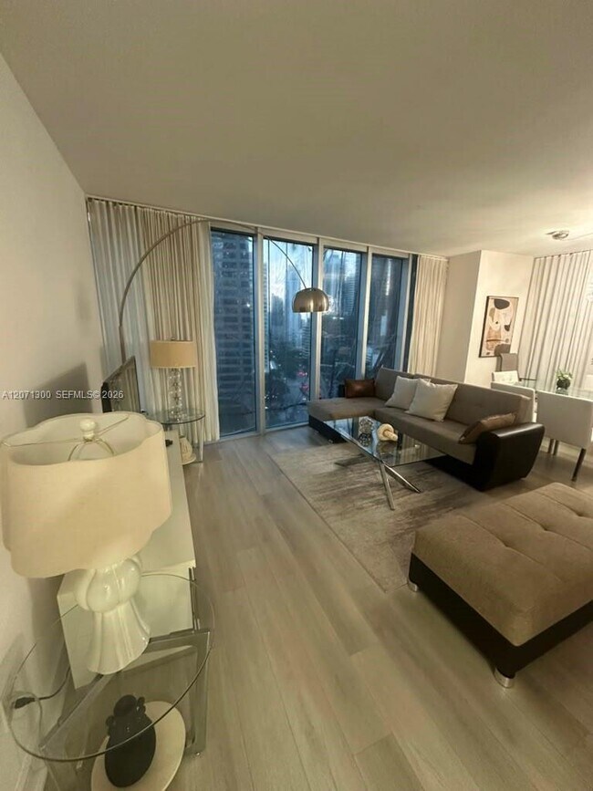 Building Photo - 485 Brickell Ave