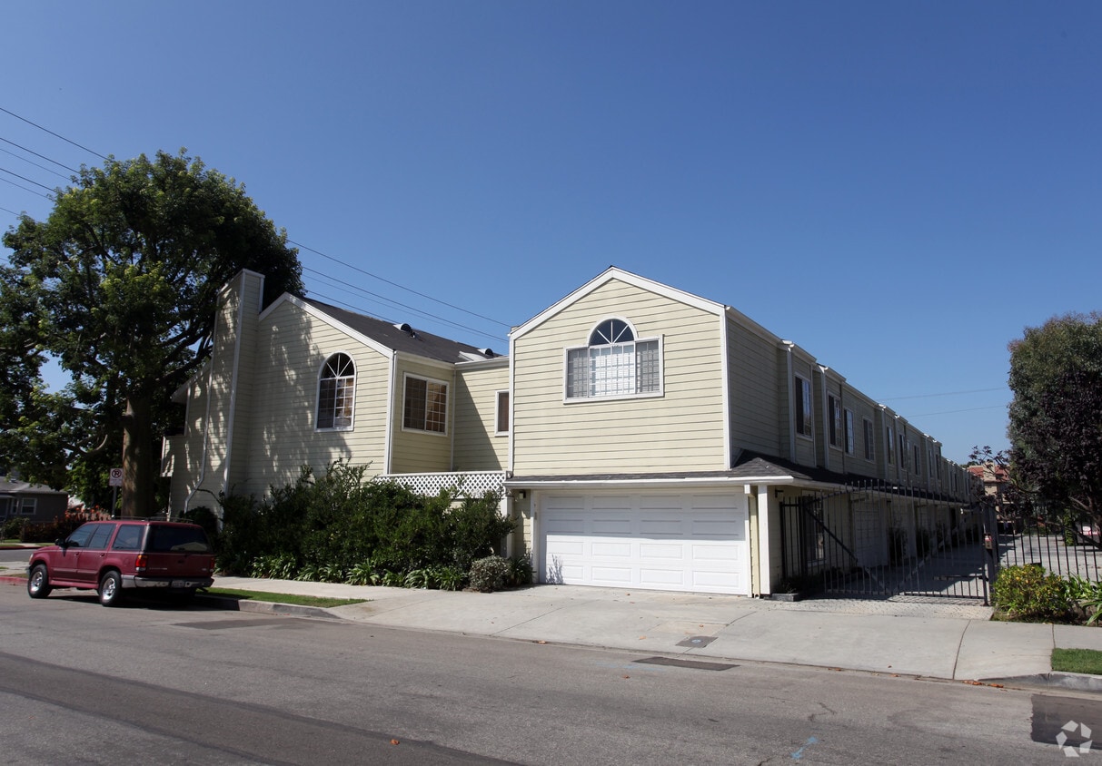 Building Photo - 11853-11881 Nebraska Ave
