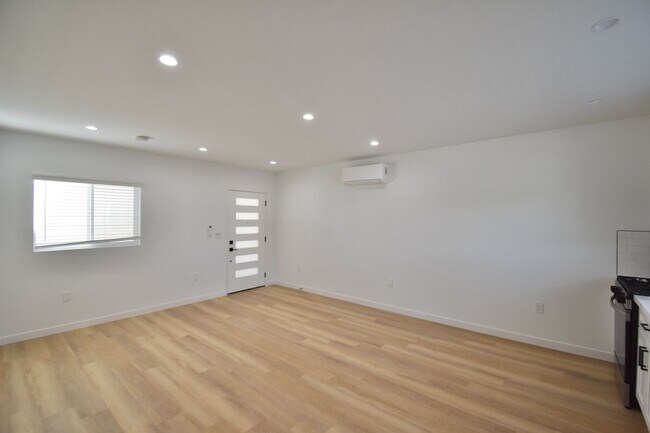 Foto del edificio - 11645 Moorpark St