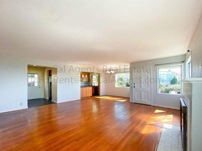 Foto del edificio - 6751 Cutting Blvd