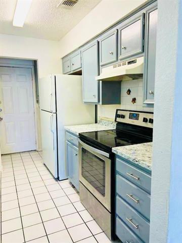Building Photo - 2211 Summer Day Dr