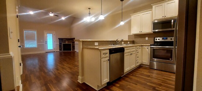 Foto del edificio - 1701 Cambria Dr