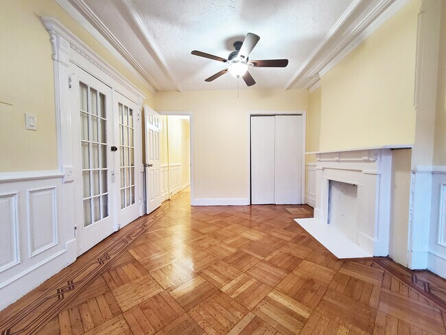 Building Photo - 604 Halsey St