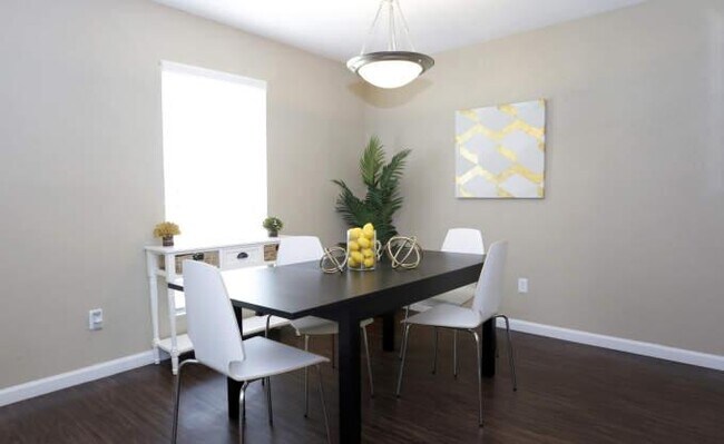 Building Photo - 2 bedroom in Houston TX 77090