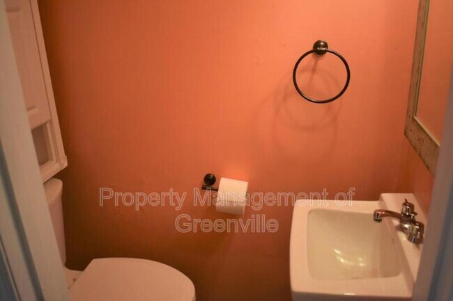 Foto del edificio - 2530 E North St