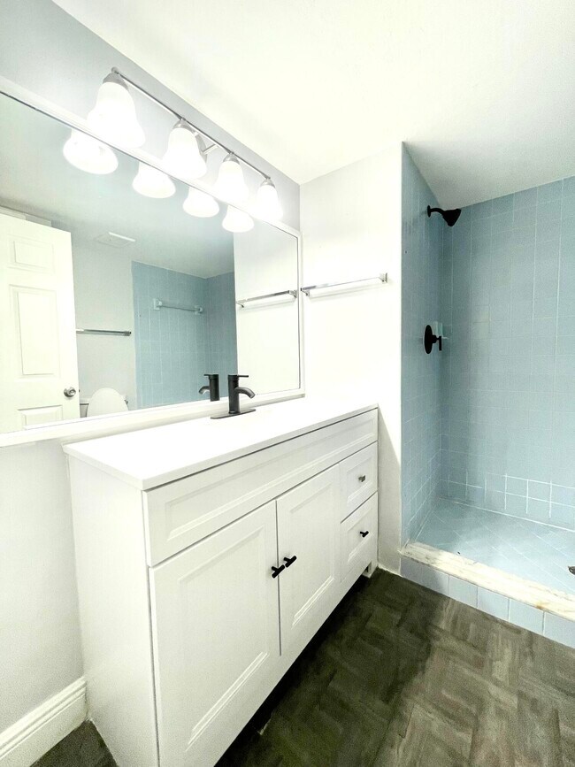 Building Photo - 2005 Palm Beach Trace Dr