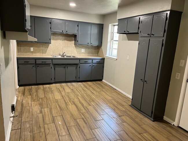 Building Photo - Newly remodeled three bedroom home for Rent