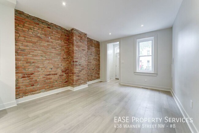 Foto del edificio - 438 Warner St NW