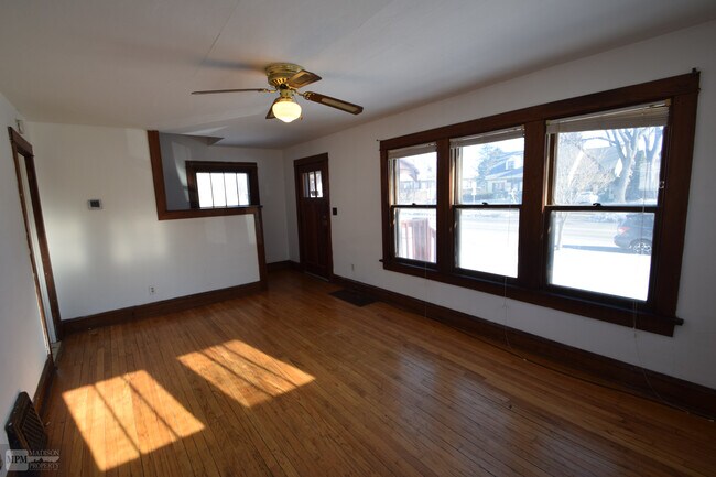 Living Room - 926 N Fair Oaks Ave
