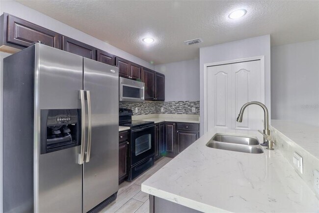 Foto del edificio - 4441 Ashburn Square Dr