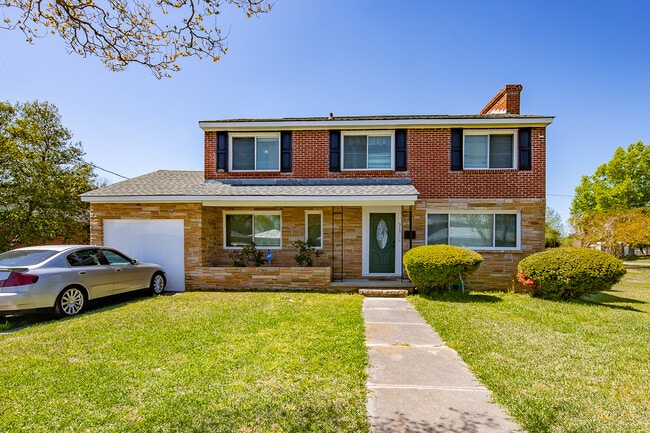 Building Photo - 913 Bern St