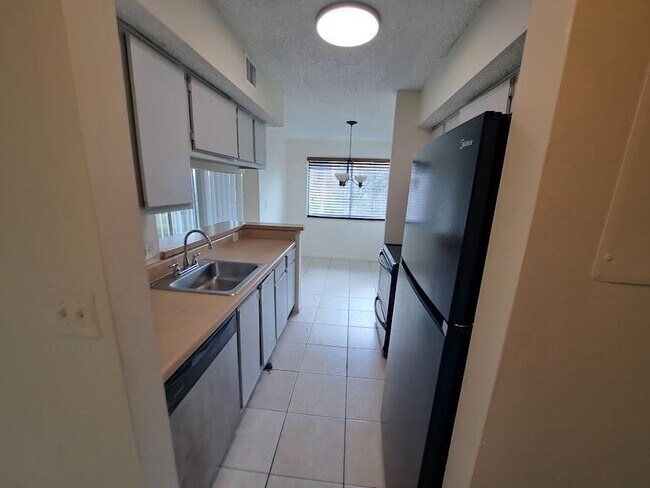 Foto del edificio - 5760 Rock Island Rd