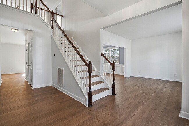 Foto del edificio - Stunning home nestled at the end of a quiet cul-de-sac!