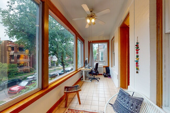 Enclosed front sunroom off living room - 1321 W Thorndale Ave