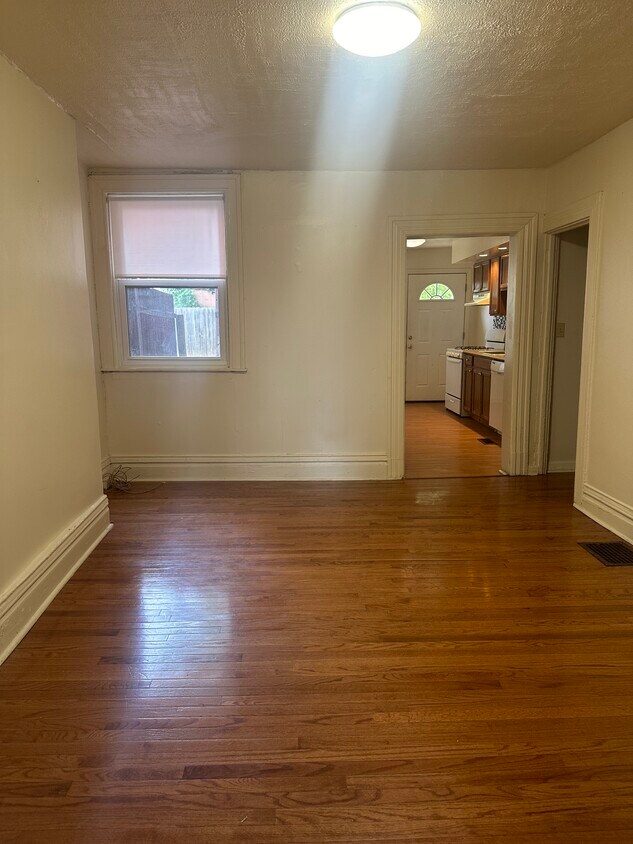 Primary Photo - 3226 Dawson St